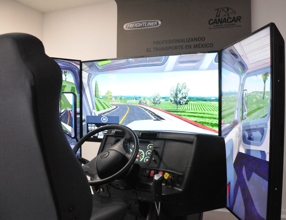 Arranca CANACAR capacitación de conductores a través de simuladores  Freightliner • CANACAR